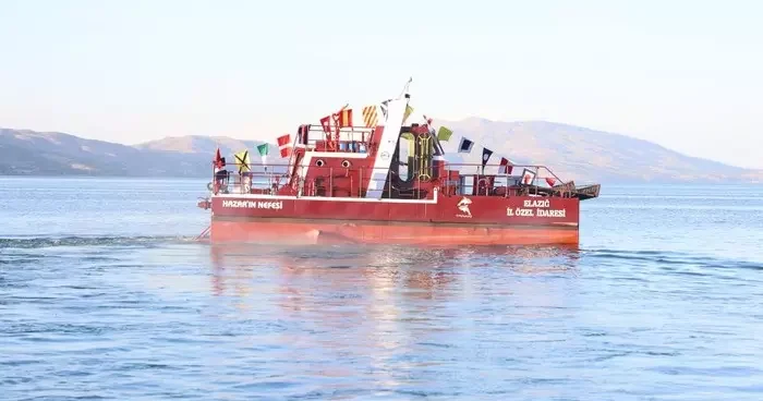 Hazar Gölü temizliği için ilk adım atıldı: Hazar’ın Nefesi hizmete girdi