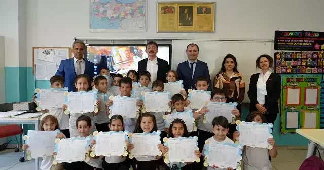 Milli Eğitim Bakanı Yusuf Tekin, Bahçelievler’de karne dağıtım törenine katıldı