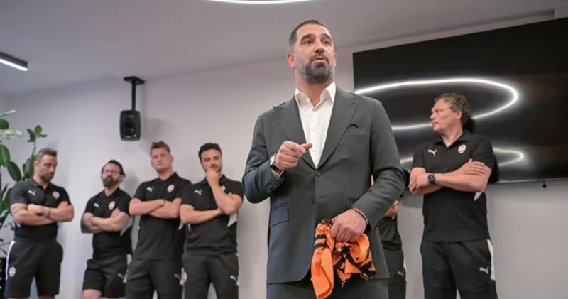 Arda Turan Shakhtar Donetsk oyuncularına tanıtıldı, 39 un sırrı