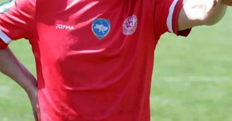 Dünyanın en yaşlı futbolcusu! Yaşıtları torun severken o top oynuyor
