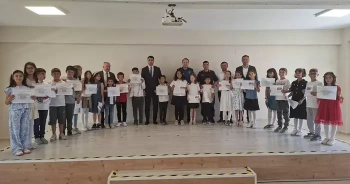 Hisarcık’ta öğrencilerin karne heyecanı