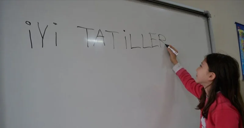 İYİ TATİLLER MESAJLARI 2025: Lise, ortaokul, ilkokul öğrencileri için iyi tatiller mesajları ve sözleri