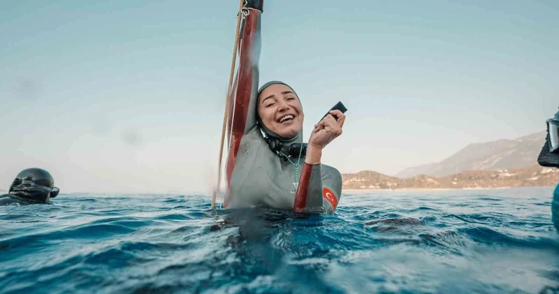 Şahika Ercümen’den 4 günde 4 altın madalya