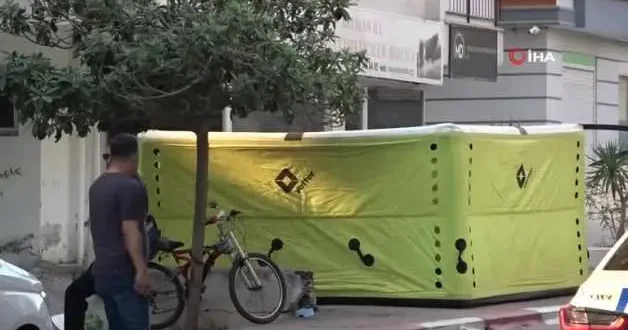 Karısına kızıp çatıya çıktı, itfaiye erlerine köşe kapmaca oynattı
