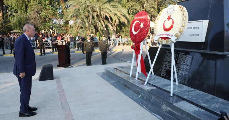Cumhurbaşkanı Erdoğan, KKTC de Atatürk Anıtı na çelenk sundu