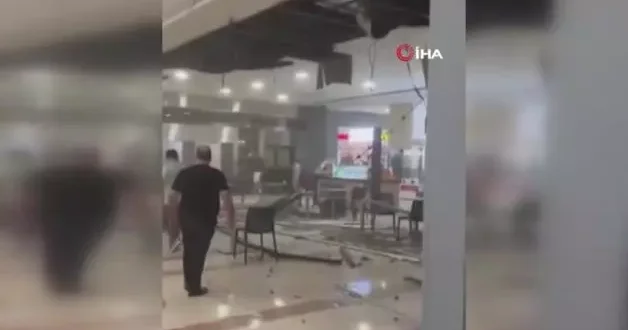 İstanbul daki ünlü AVM de korku dolu anlar: Tavan çöktü
