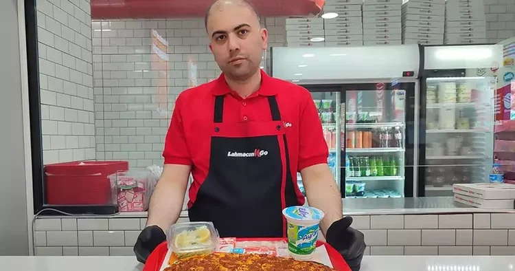 İstanbul da böyle esnaflar da varmış dedirten fiyat tablosu 2 lahmacun 1 ayranın ücret şaşkına çeviriyor... Dede nasihatini uyguluyoruz