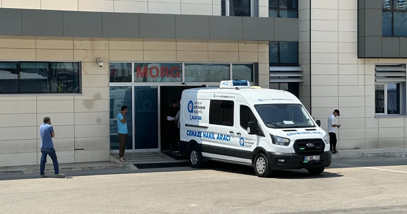 Antalya da sahilde fenalaşan genç kaldırıldığı hastanede öldü