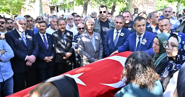 İYİ Parti Genel Başkanı Dervişoğlu, Ülkü Ocakları eski Genel Başkanı Ulvi Batu nun cenazesine katıldı Ankara Haberleri