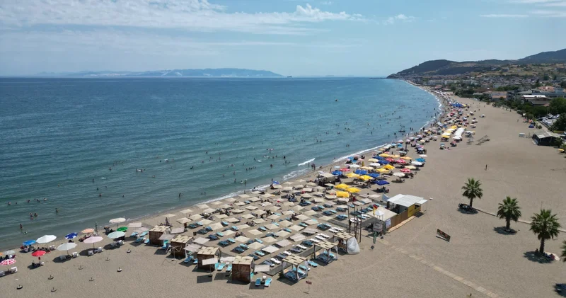 Tekirdağ da sıcaktan bunalanlar sahillerde vakit geçiriyor