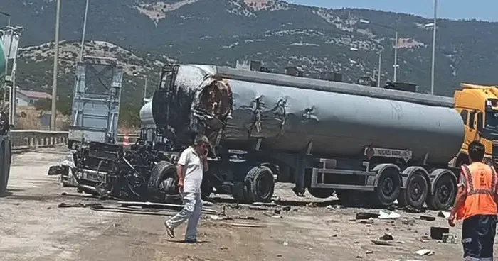 Gaziantep’te tanker ile çekici çarpıştı: 2 ölü