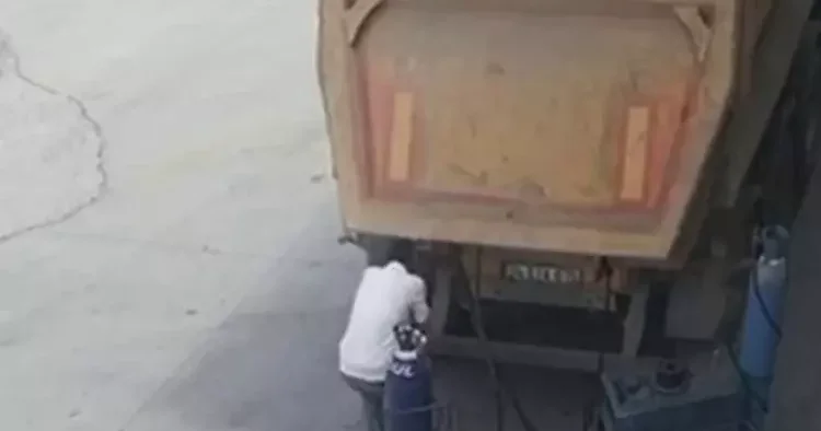 Damper kapağı faciası: İşçinin hayatını kaybettiği feci olay kamerada