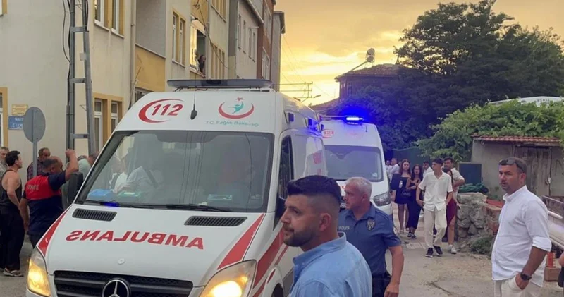 Trafikte çıkan bıçaklı kavgada kan döküldü
