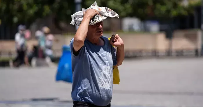 İzmir de bunaltan sıcak! 40 dereceye yaklaştı, vatandaşlara zorluk yaşattı