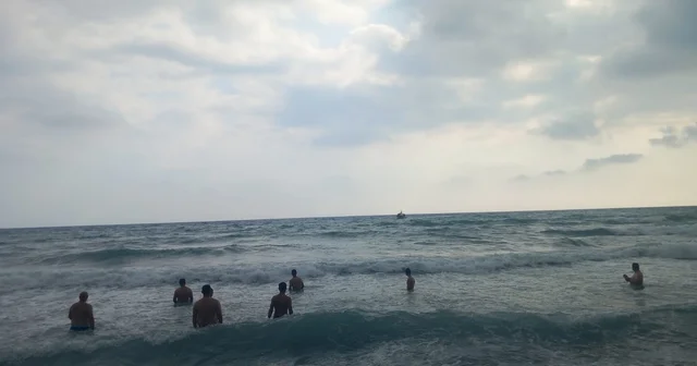 Hatay da boğulma tehlikesi geçiren kişi ekiplerin müdahalesiyle kurtarıldı Hatay Haberleri