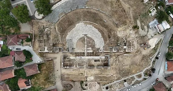 O bölgede kazmayı vurdukça tarih çıkıyor: İçinde şapel olan kompleks bir yapı olduğunu düşünüyoruz
