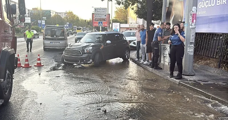 Beşiktaş ta otomobil yangın musluğuna çarptı! Cadde göle döndü