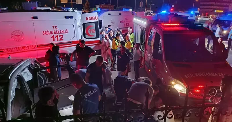 Bursa da kırmızı ışık ihlali kazaya neden oldu: 8 yaralı