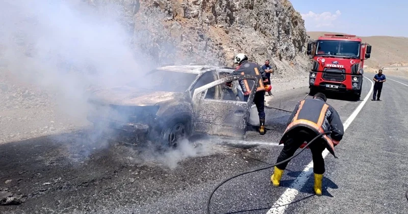 Malatya Çelikhan yolunda araç yangını paniğe neden oldu