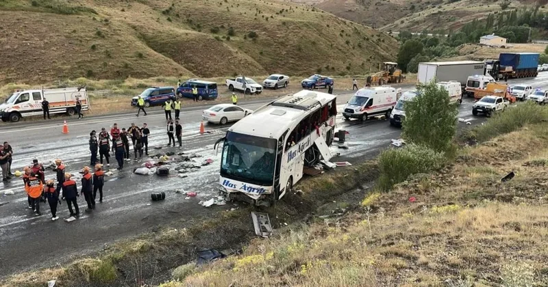 Ağrı çıkışlı yolcu otobüsü Sivas’ta kaza yaptı! 4 kişi hayatını kaybetti, 33 kişi yaralandı