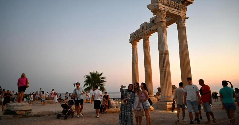 Tarihi rekora son bir adım: Antalya da tüm zamanların temmuz rekoru kırıldı