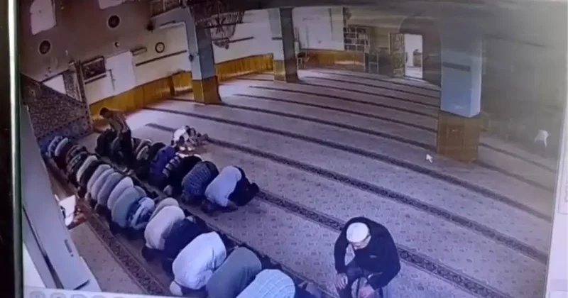 Cami İçinde Dehşet: Boğazı Kesildi