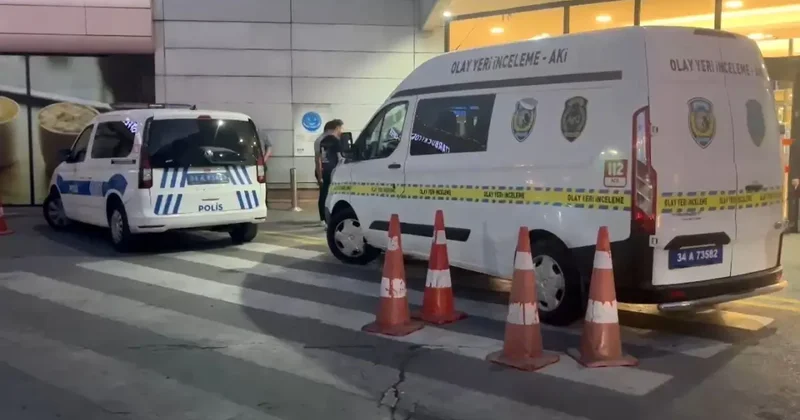 Beylikdüzü nde Alışveriş Merkezinde Tavan Çöktü