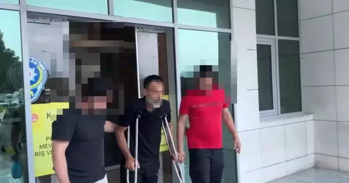 Polisi gören torbacı damdan atlayıp ayağını kırdı