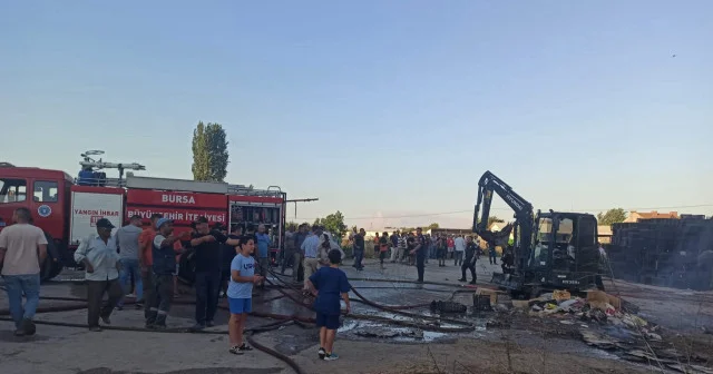 Bursa da meyve sebze paketleme tesisinde çıkan yangın kontrol altına alındı Gündem Haberleri