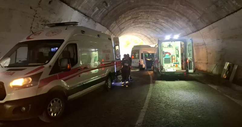 Tunceli’de tünelde iki araç kafa kafaya çarpıştı: 8 yaralı