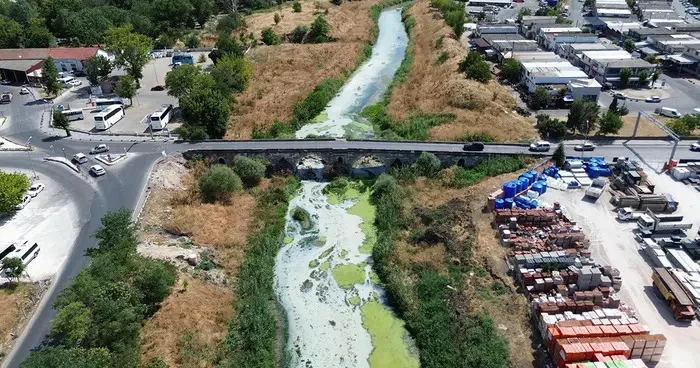 Lüleburgaz Deresi nin rengi değişti! Maalesef doğamız her geçen gün kirleniyor