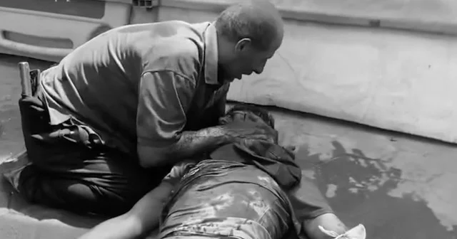 Gazzeli babadan yaralı oğluna: Ben öleyim sen yaşa Yasir im VİDEO İZLE