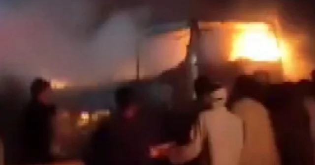 Afganistan da katliam gibi otobüs kazası: 17 si çocuk 71 kişi öldü VİDEO İZLE
