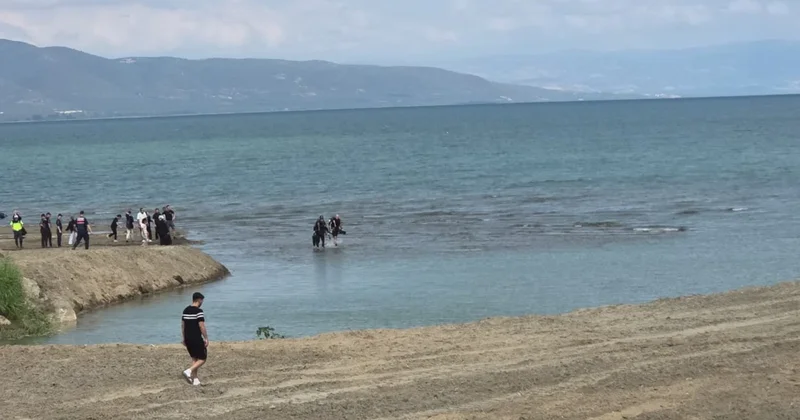 Girdiği gölde kaybolan küçük çocuğun cansız bedenine ulaşıldı Sözcü Gazetesi