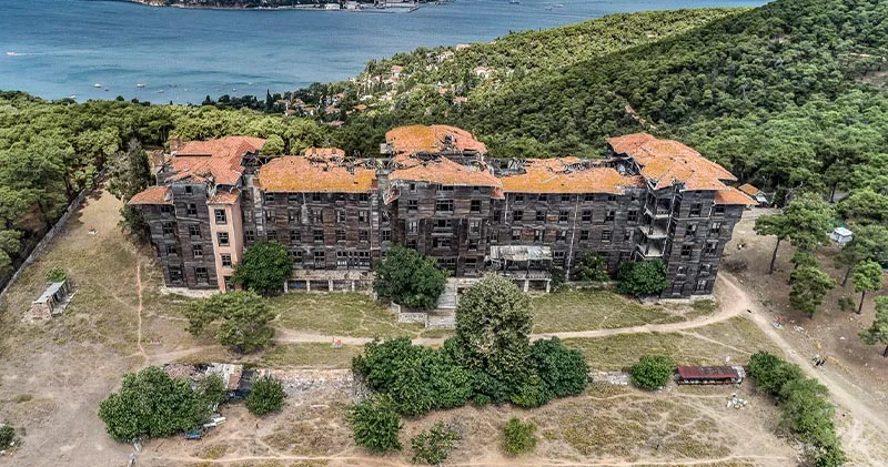Büyükada Rum Yetimhanesi nin korunması için çağrı: Yalnızca bir bina meselesi değil; ortak vicdanımızın, hafızamızın ve geleceğimizin sınavıdır