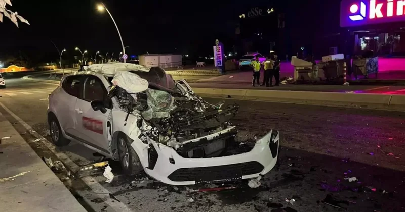 İstanbul da feci kaza: TIR’a arkadan çarptı : 1 ölü, 4 yaralı