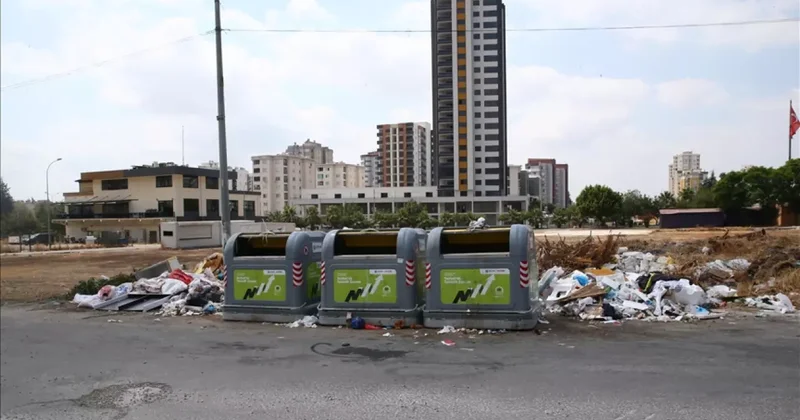 Seyhan da biriken çöpler kötü kokuya neden oluyor