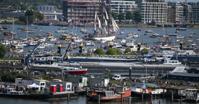 Amsterdam’da 750. yıl kutlamaları kapsamında 10 binden fazla gemi şehre giriş yaptı