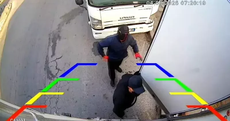 Park halindeki kamyonlardan hırsızlık yapan iki şüpheli yakalandı