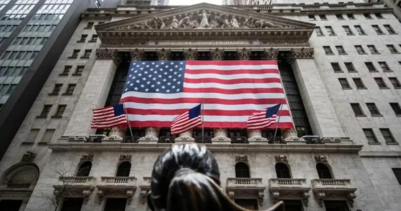 New York borsası Fed tutanakları öncesi karışık seyirle açıldı