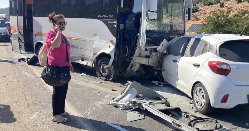 Gaziantep te 2 otomobille yolcu minibüsü çarpıştı: 1 ölü, 3 yaralı
