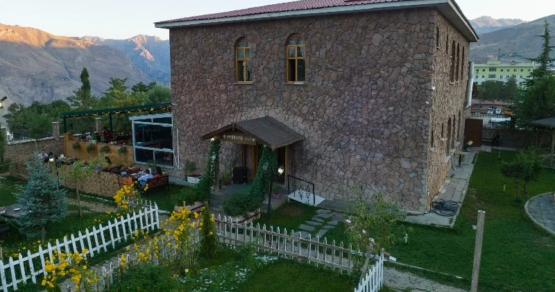 Hakkari de Bir Anadolu Şenliği kapsamında kültür ve sanat etkinlikleri halkla buluşacak