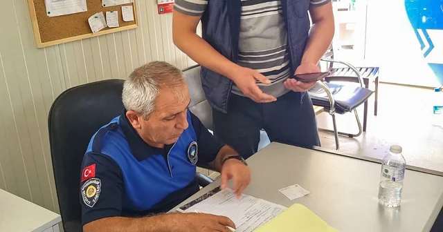 Yolda bulunan 100 bin lira sahibine teslim edildi Afyonkarahisar Haberleri