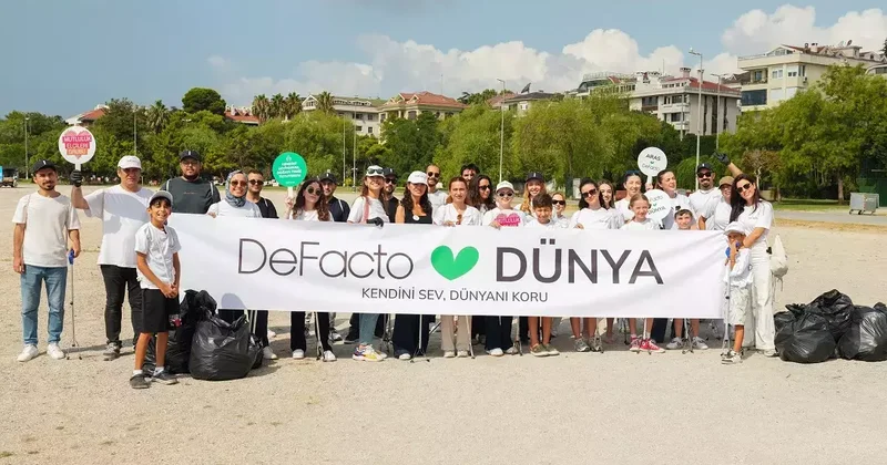 DeFacto, Aras Kayretli ile Yeşilköy Sahili’nde çevre temizliği gerçekleştirdi