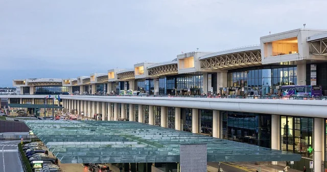 İtalya nın Malpensa Havalimanı nda bir yolcu yangın çıkardı Avrupa Haberleri