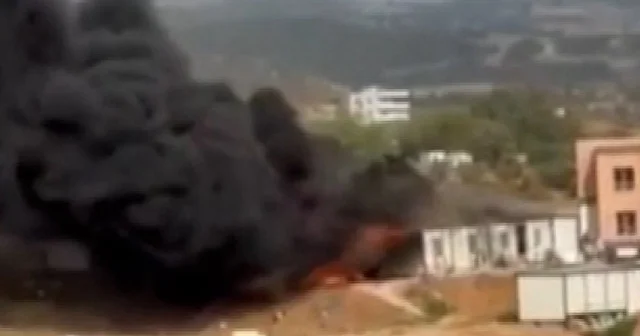 Osmaniye’de inşaat işçilerinin kaldığı konteynerde yangın VİDEO İZLE