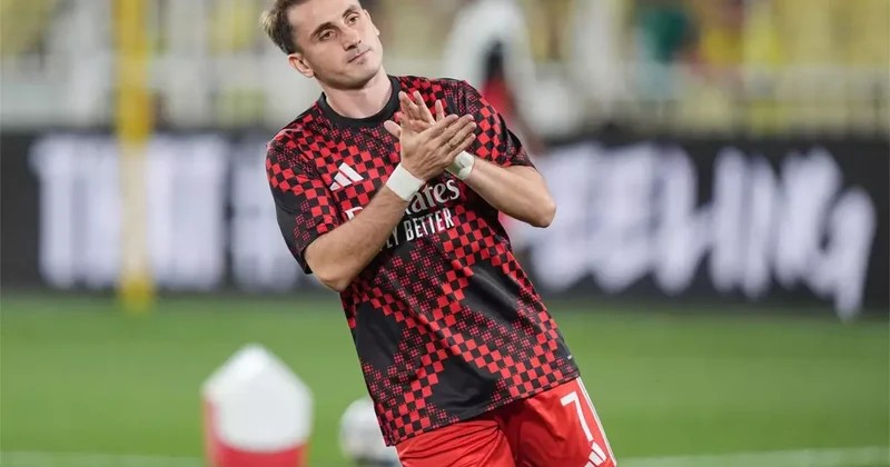 Kerem Aktürkoğlu ndan Fenerbahçe taraftarına alkışlı yanıt