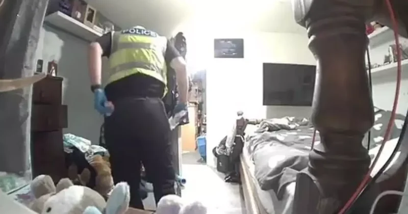 Polis, arama yaptığı evde ev sahibi kadının iç çamaşırlarını çaldı
