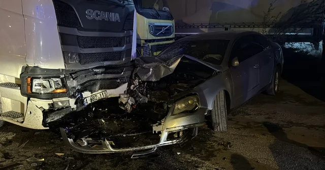 Bolu da park halindeki 3 araca çarpan otomobildeki 4 kişi ağır yaralandı Bolu Haberleri