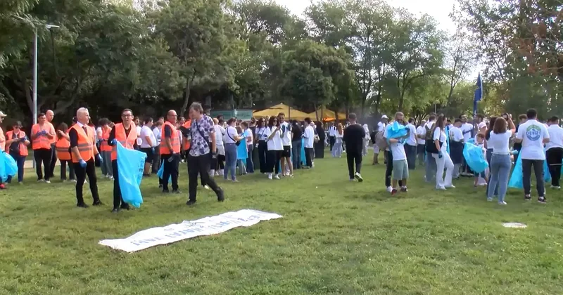 Kadıköy de 400 gönüllü 330 kilogram atık topladı